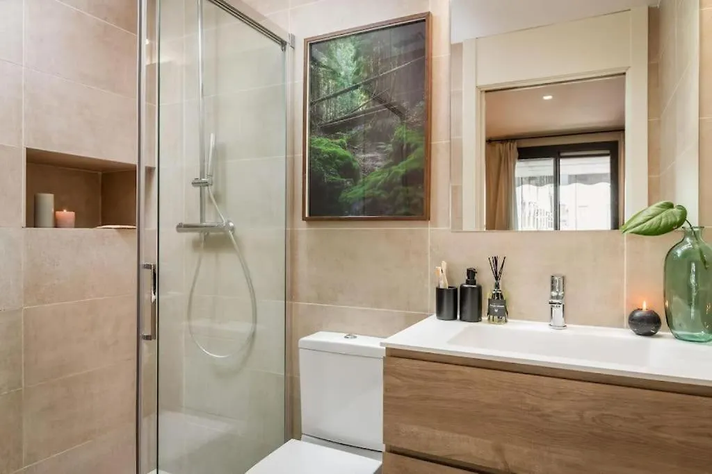 Lulua - 2 Bedrooms In Eixample Dreta Barcelona