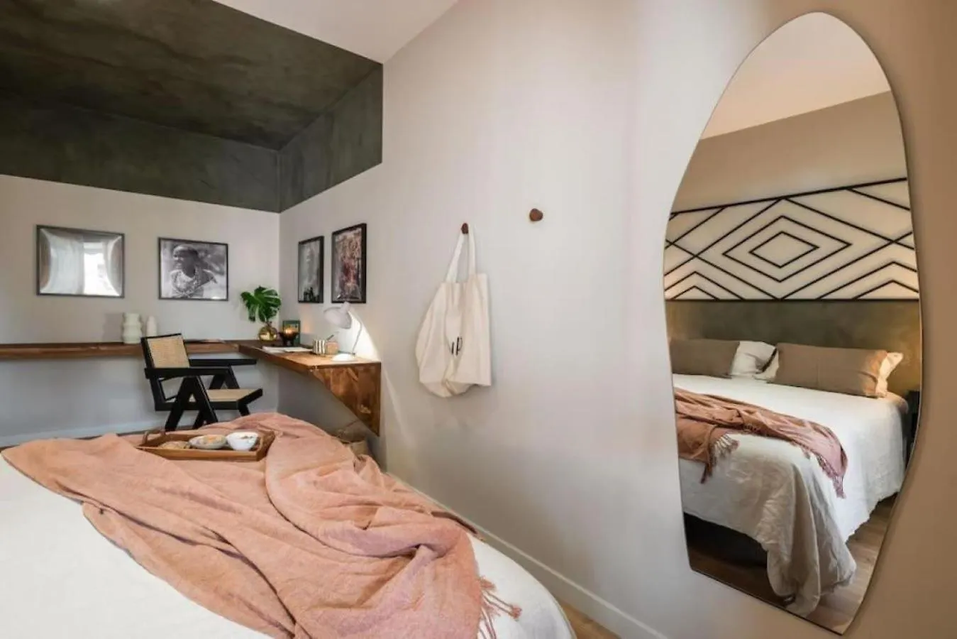 Lulua - 2 Bedrooms In Eixample Dreta Barcelona 0*,  Spain